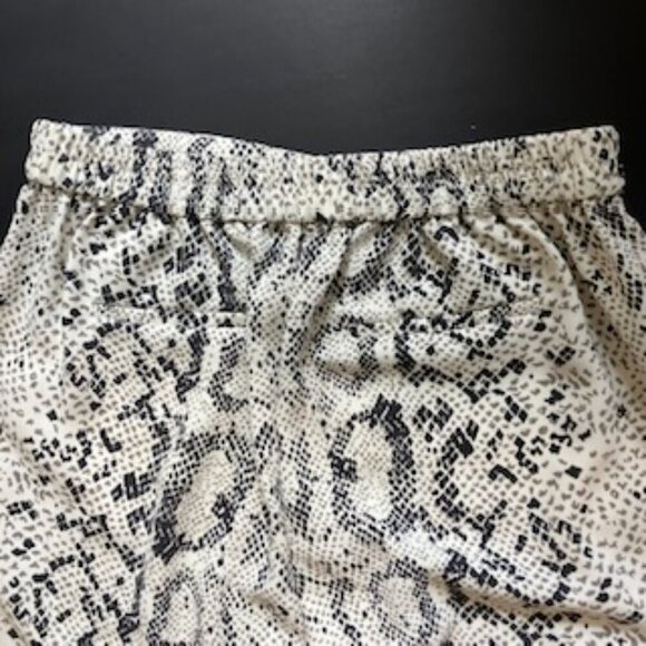 J. Crew Jamie Pant snakeskin , loose fitting, flat front/elastic waist  Size 12 - Picture 6 of 7